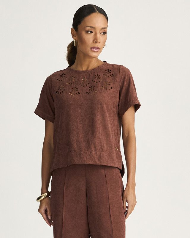 T-SHIRT CROPPED CHAMOIS C/ FLORES VAZADAS