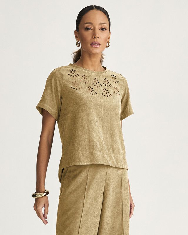 T-SHIRT CROPPED CHAMOIS C/ FLORES VAZADAS