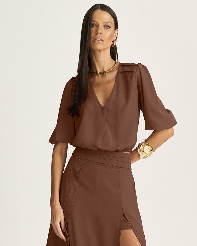 BLUSA LISA EM CREPE CROPPED C/ ELÁSTICO BARRA
