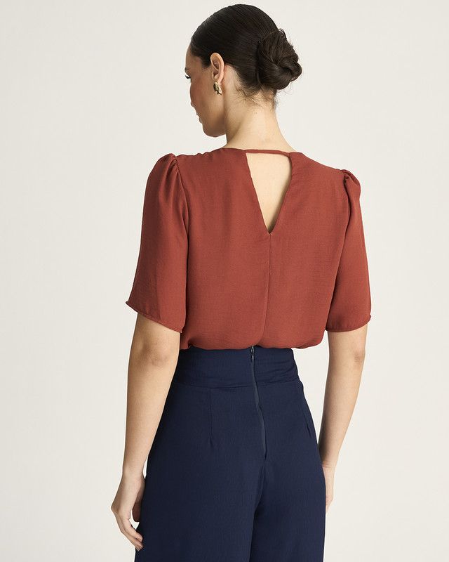 T-SHIRT LISA EM CREPE C/ PREGA NA FRENTE