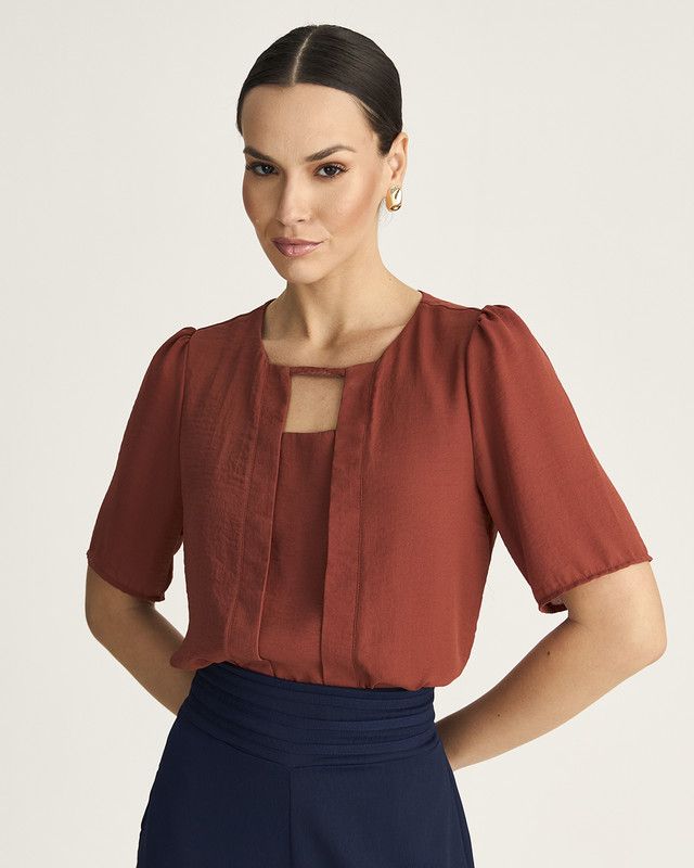 T-SHIRT LISA EM CREPE C/ PREGA NA FRENTE