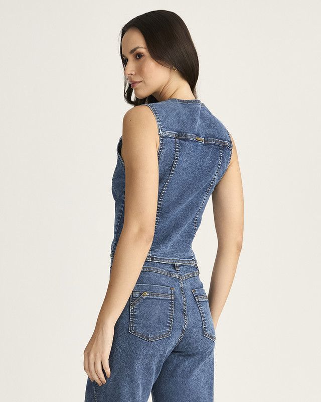 COLETE JEANS C/ LYCRA E BOTÕES PERSONALIZADOS