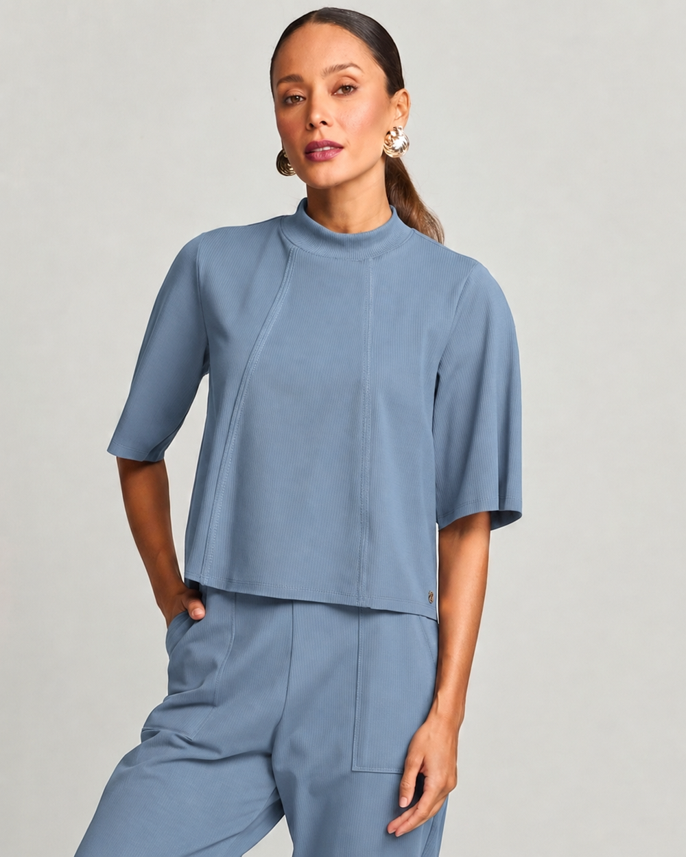 T-SHIRT CROPPED DE MOLETOM C/ CORTE A FIO