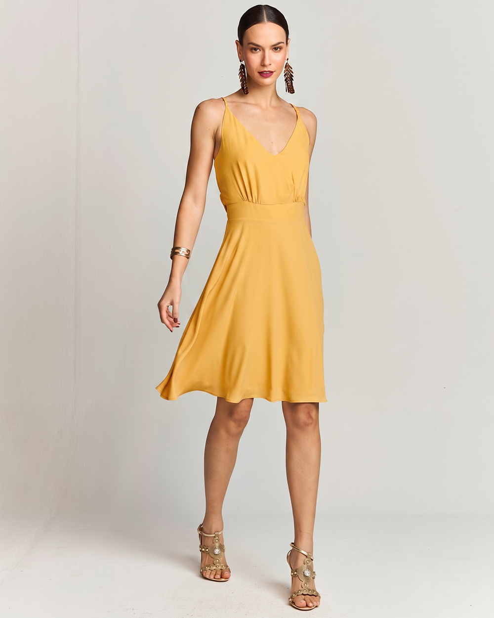 VESTIDO CURTO EM CREPE C/ DRAPEADO COSTAS
