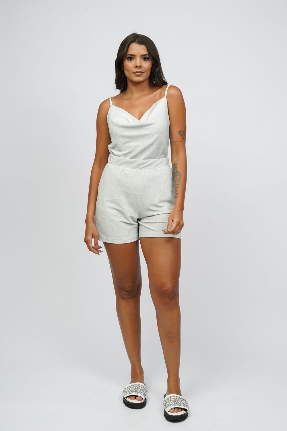 Short box em lurex com bolsos.