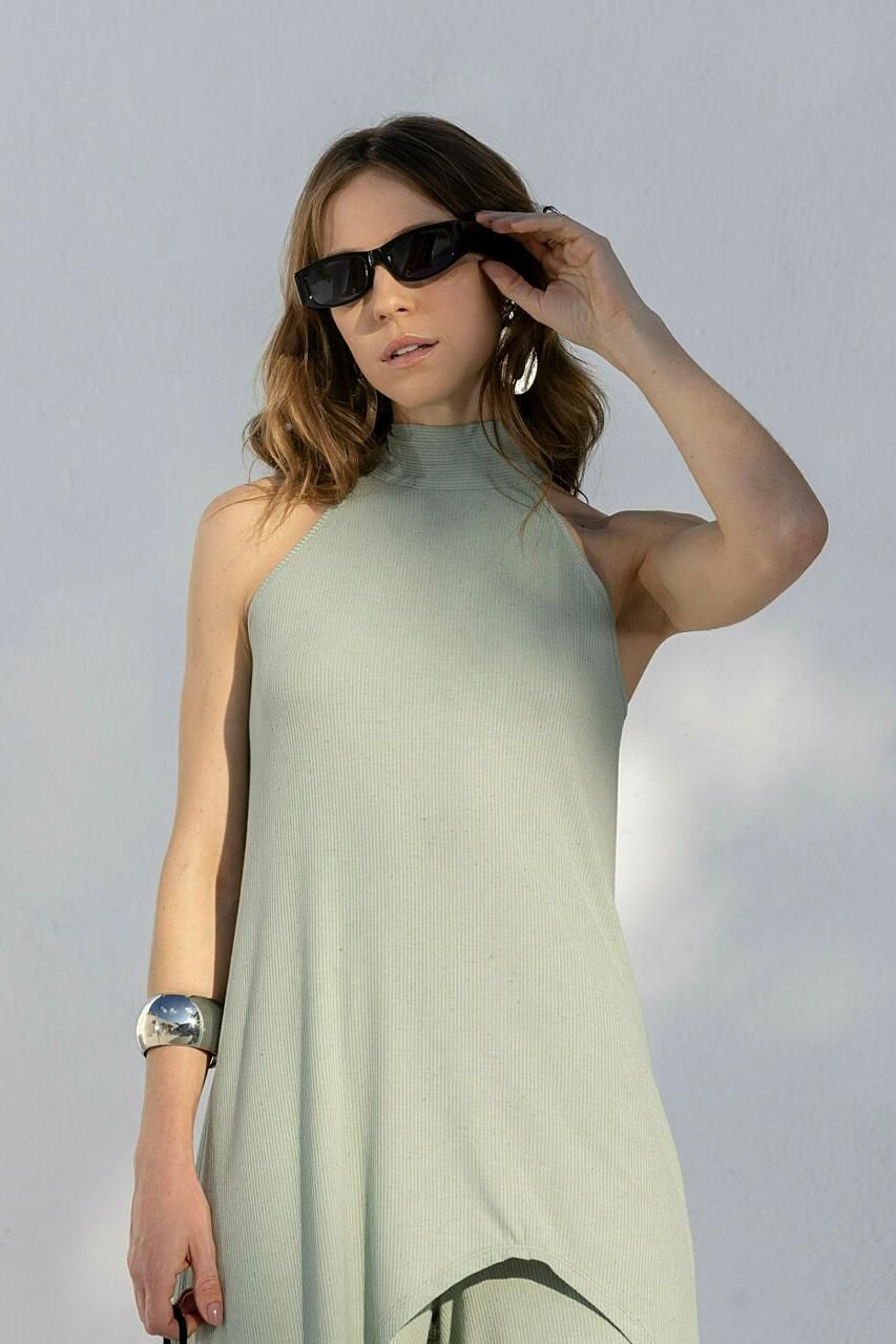 Conjunto feminino em malha de calça e blusa