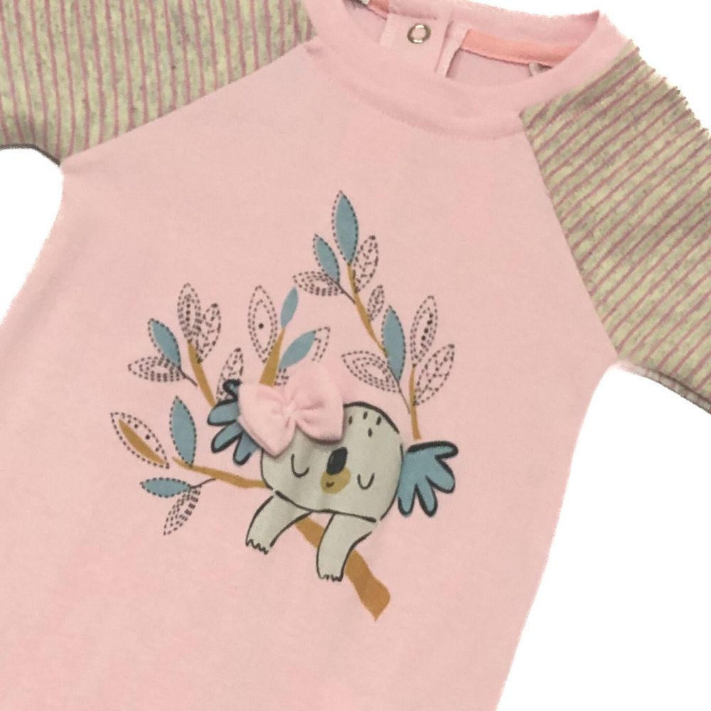 MACACÃO BEBÊ MENINA ESTAMPA KOALA COM MANGA LISTRADA ROSA