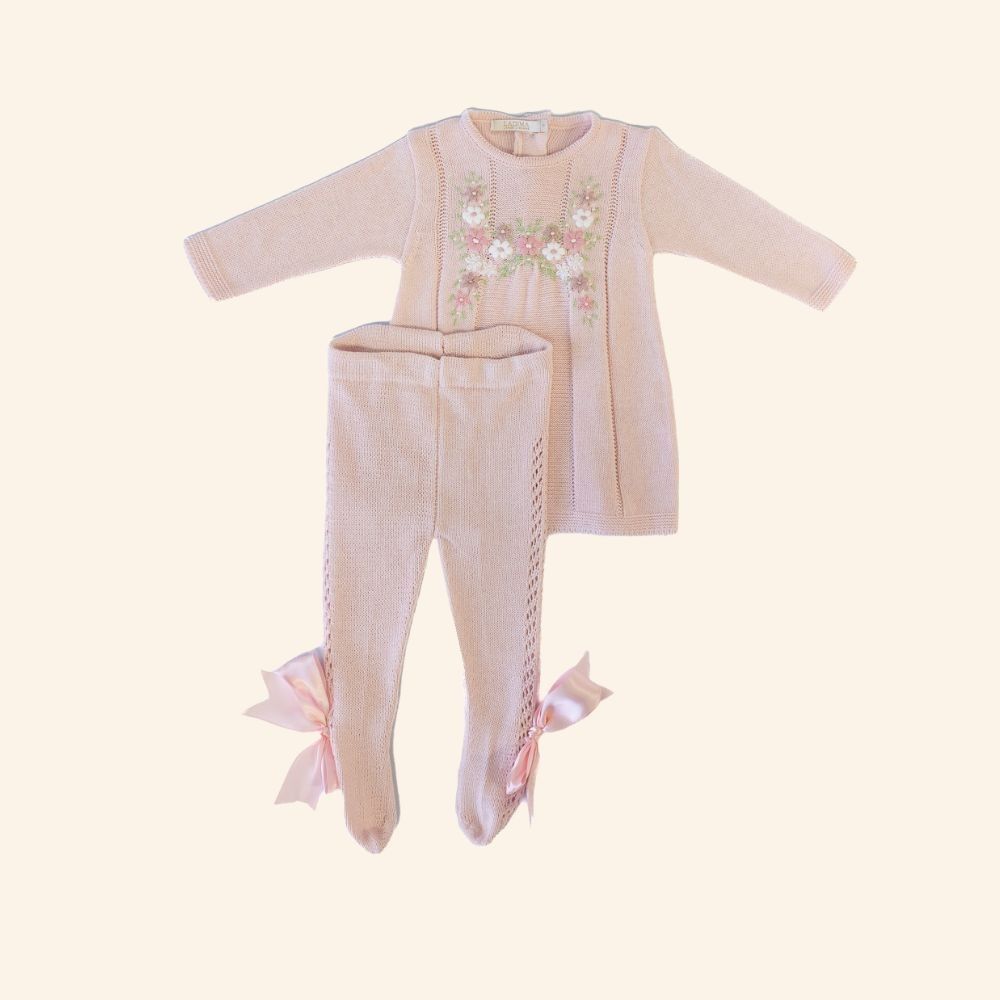 VESTIDO ARCO-ÍRIS BORDADO FLORES COM CALÇA.