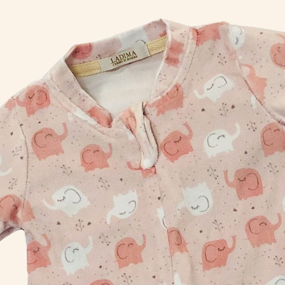 MACACÃO BEBÊ MENINA ESTAMPA  ESTAMPA ELEFATINHOS  ROSA EM PLUSH 