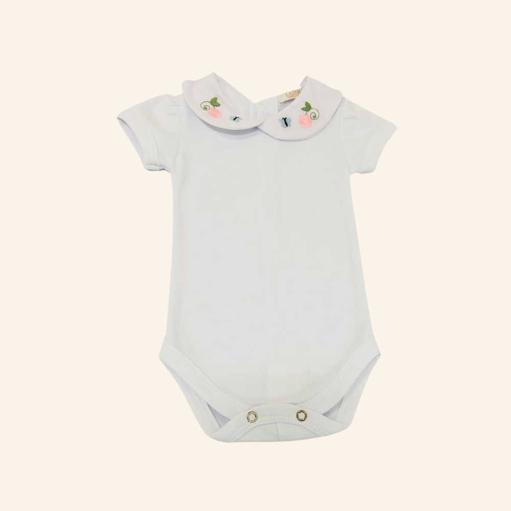 CONJUNTO ROMPER COM BABADOS E BODY GOLA BORDADA