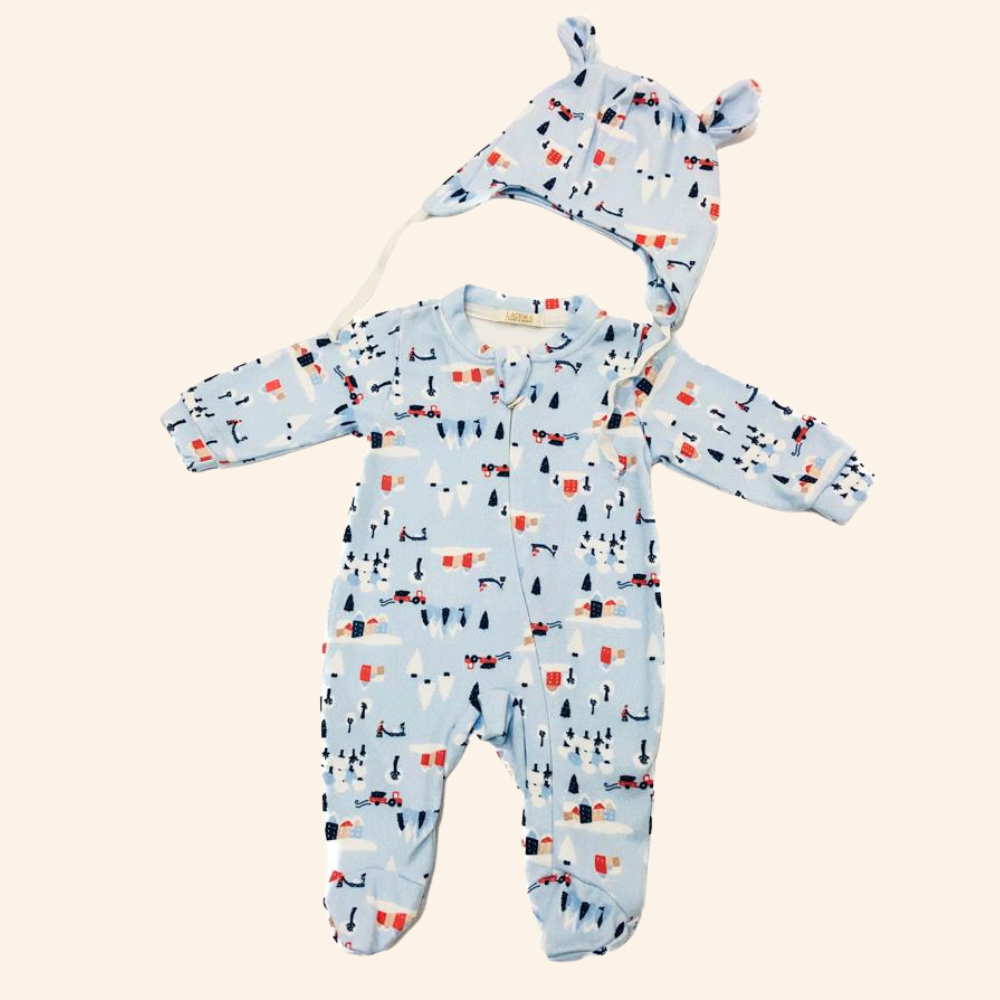 CONJUNTO PIJAMA BEBÊ MACACÃO AZUL E GORRO ESTAMPADO NEVE