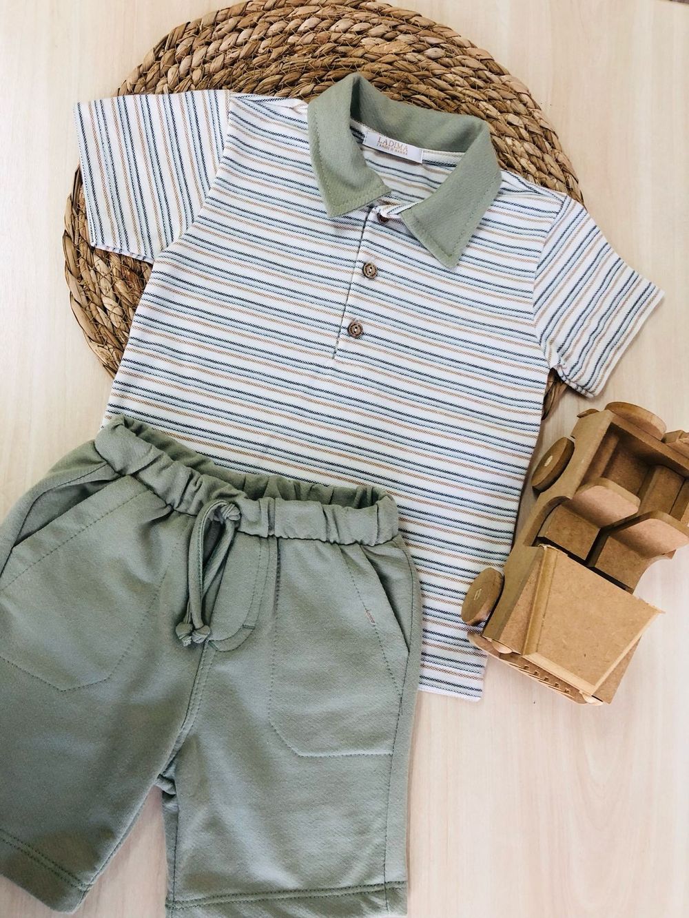 CONJUNTO BEBÊ MENINO CAMISETA POLO LISTRADA E BERMUDA