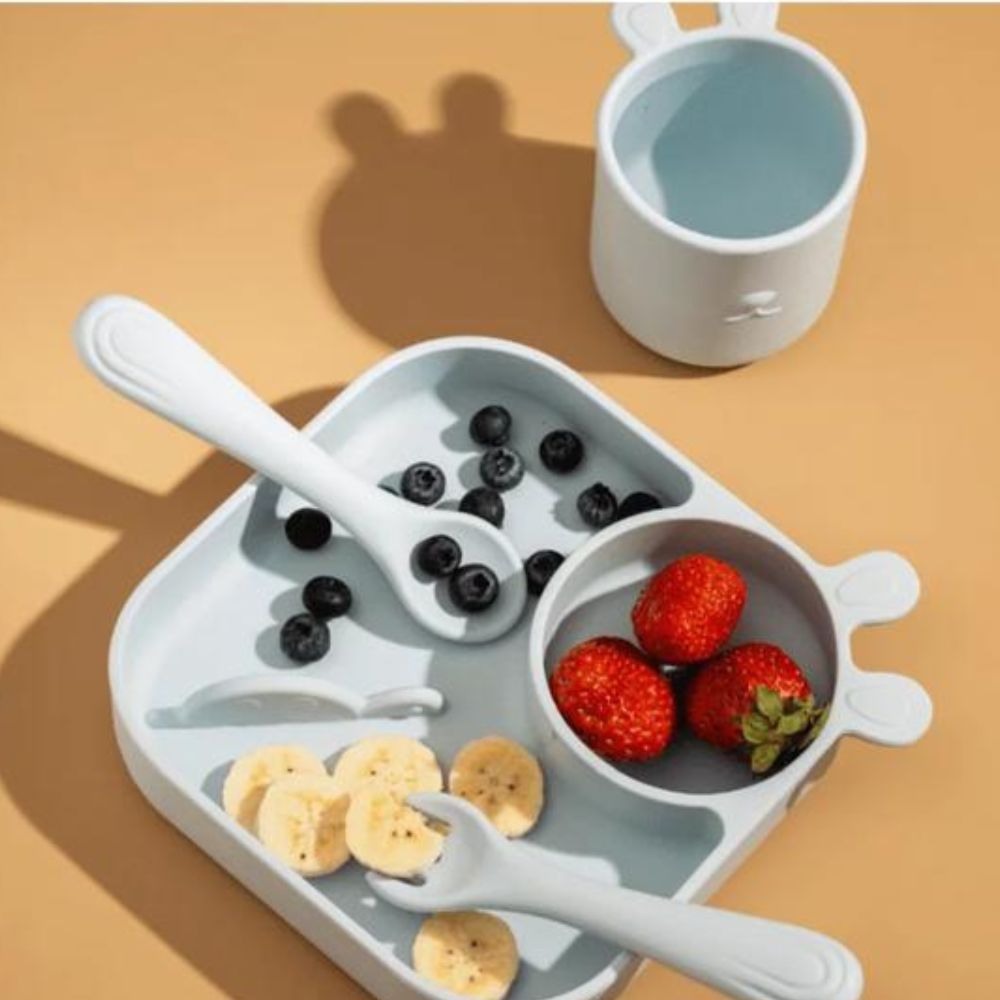 KIT ALIMENTACAO INFANTIL COM 4 PEÇAS DE SILICONE 