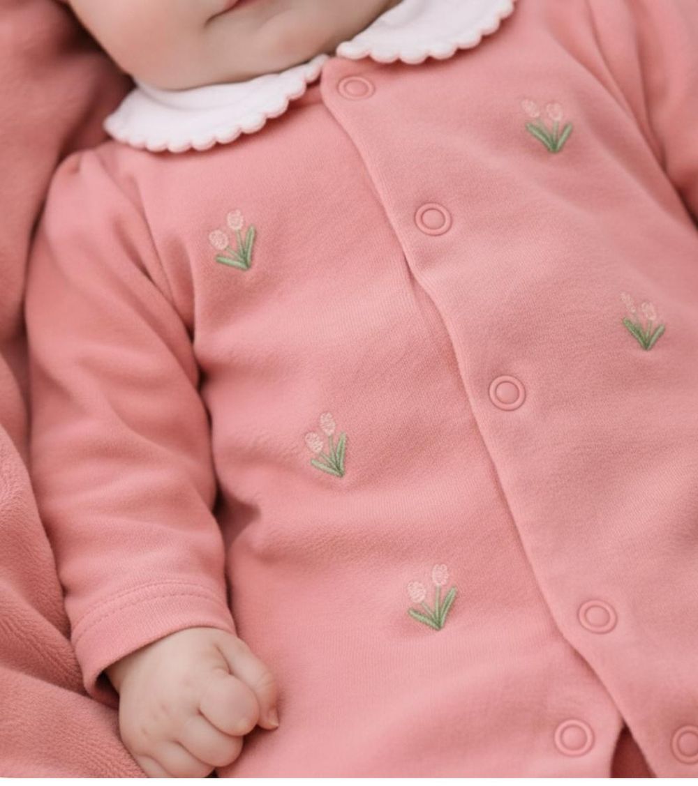 KIT BEBÊ MENINA MACACÃO E MANTA TULIPA BORDADA ALGODÃO EGÍPCIO