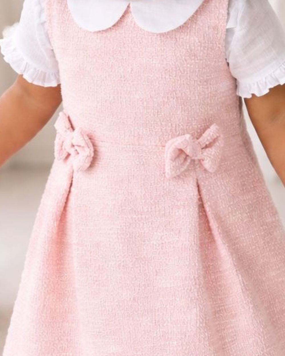 CONJUNTO INFANTIL MENINA SALOPETE ROSA E BLUSINHA DE GOLINHA BRANCA