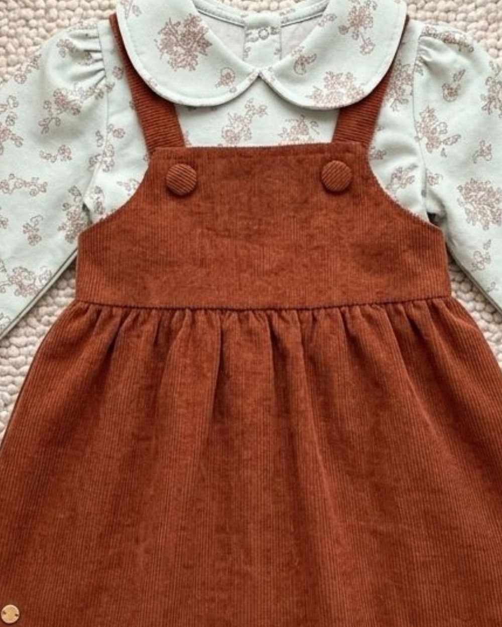 SALOPETE TERRACOTA COM BLUSA ESTAMPADA INFANTIL MENINA