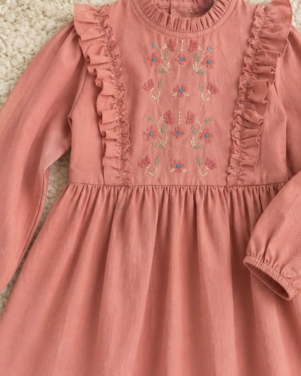 VESTIDO INFANTIL FLORAL BORDADO MANGA LONGA DELICADO