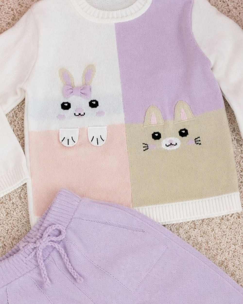 CONJUNTO INFANTIL MENINA BLUSA E CALÇA EM TRICÔ BICHINHOS