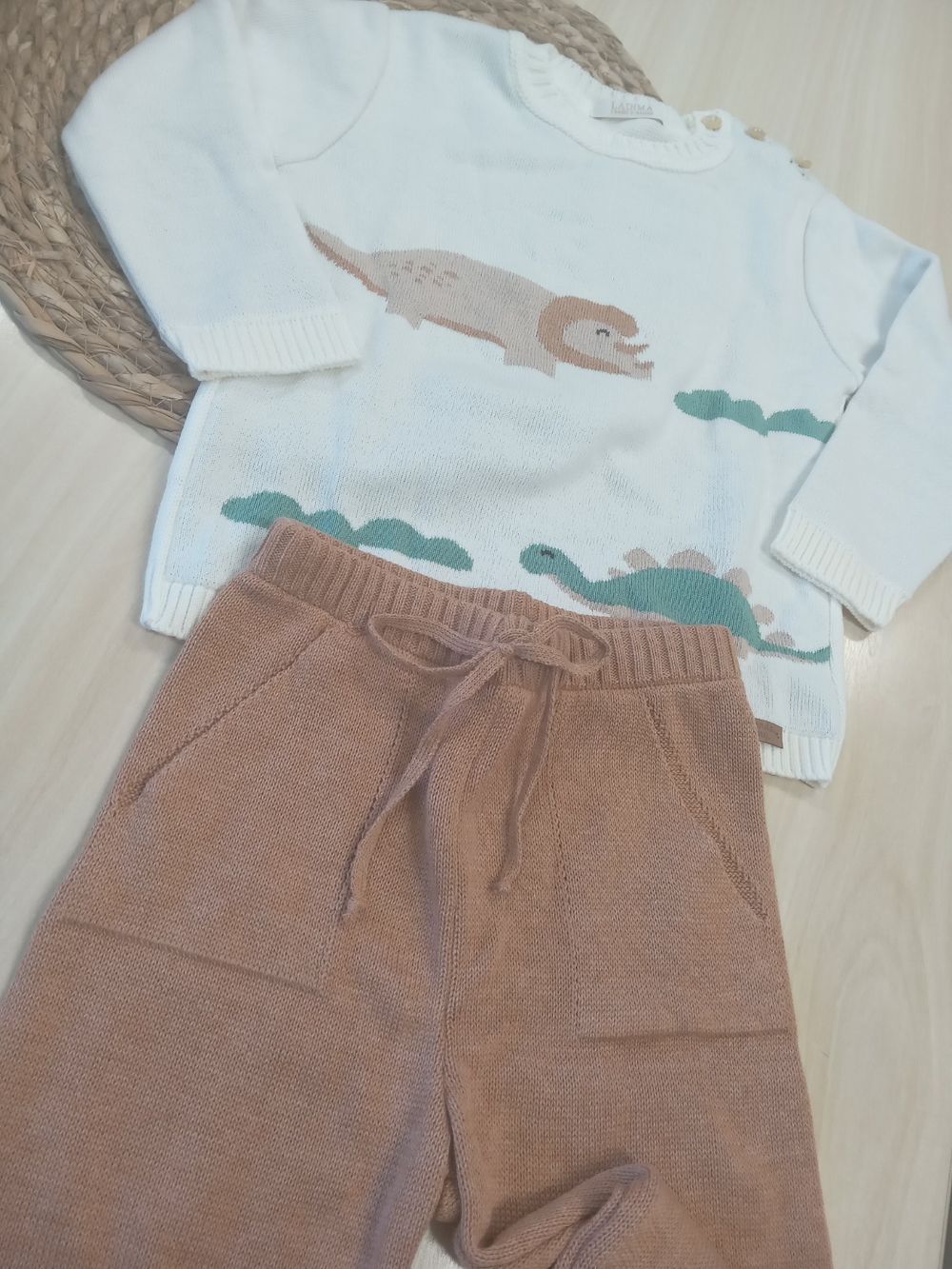 CONJUNTO INFANTIL MENINO EM TRICÔ DINOSSAUROS COM CALÇA