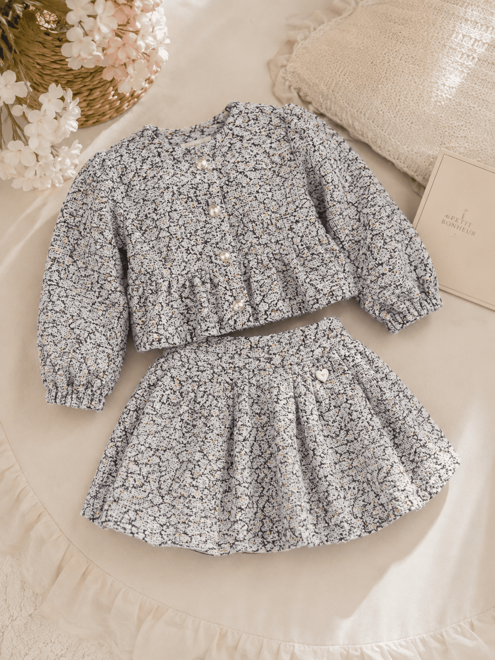CONJUNTO INFANTIL MENINA EM TWEED BRANCO MESCLADO COM SAIA