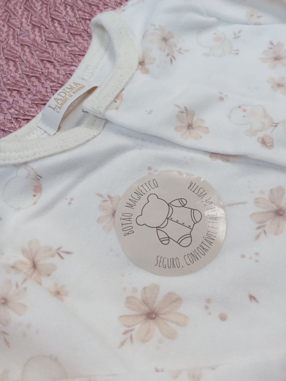 MACACÃO LONGO ESTAMPADO PASSARINHOS COM BOTÃO MAGNÉTICO