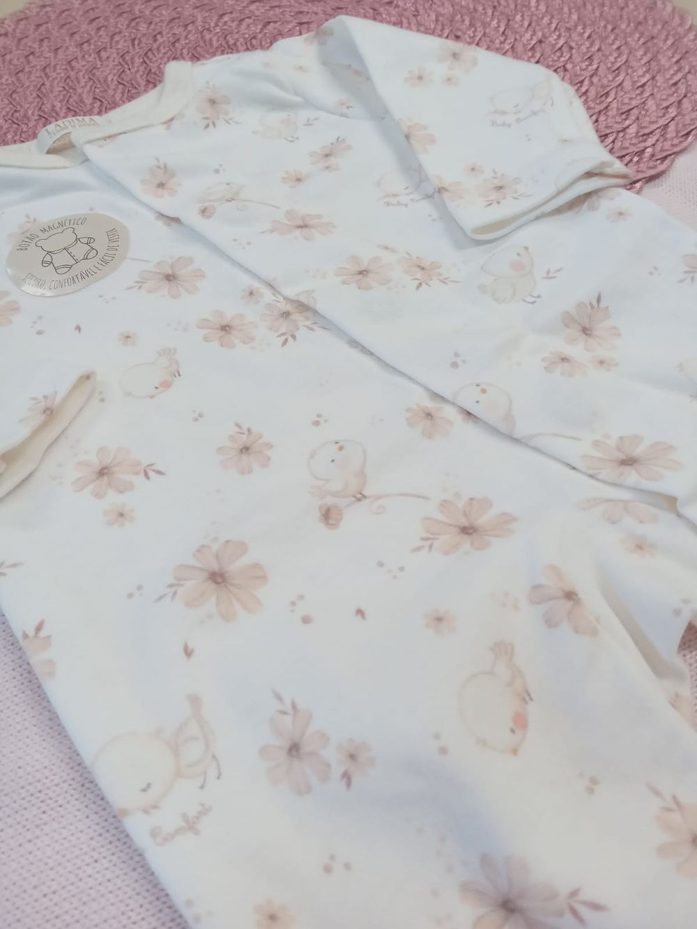 MACACÃO LONGO ESTAMPADO PASSARINHOS COM BOTÃO MAGNÉTICO