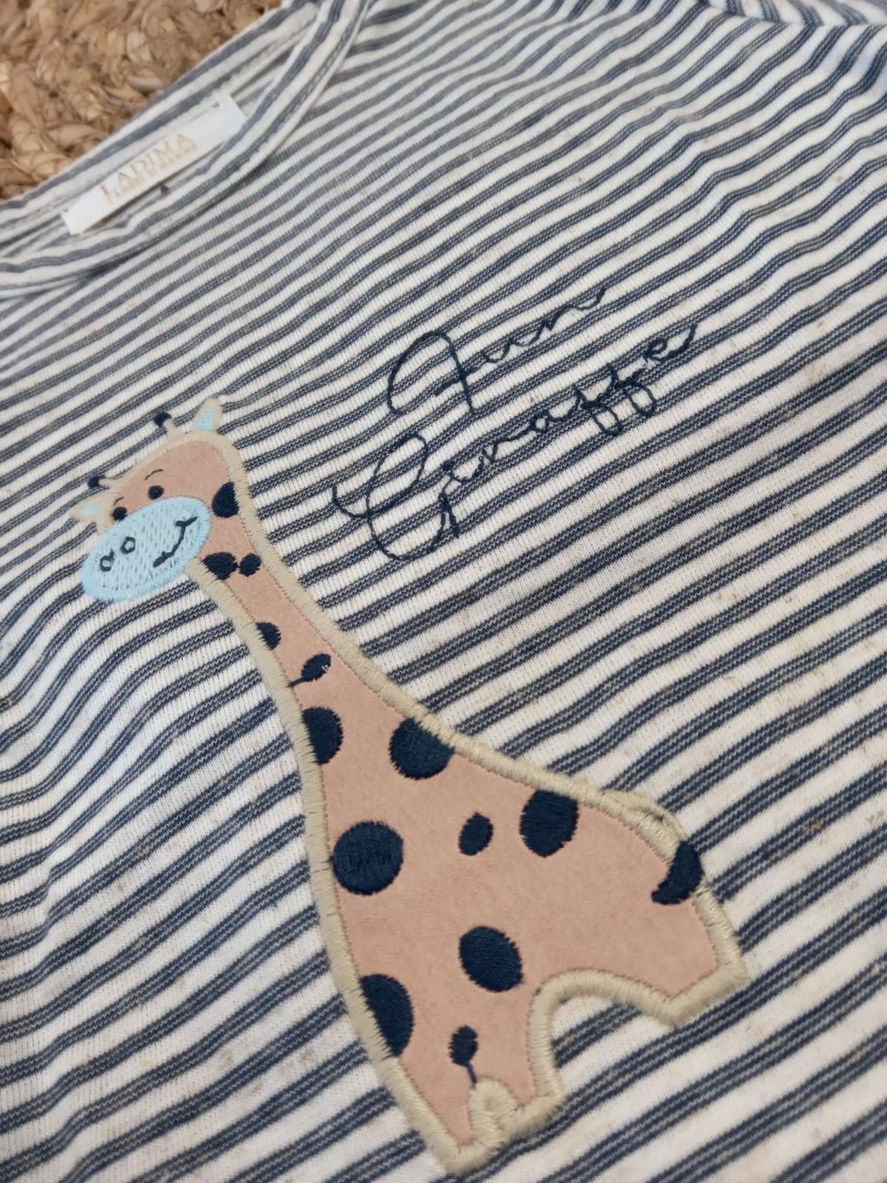 CONJUNTO BEBÊ MENINO BERMUDA E BODY LISTRADO GIRAFINHA