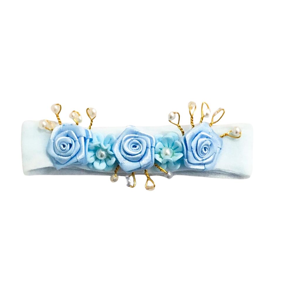 FAIXA DE CABELO BEBÊ COM FLORES EM CETIM E PÉROLAS