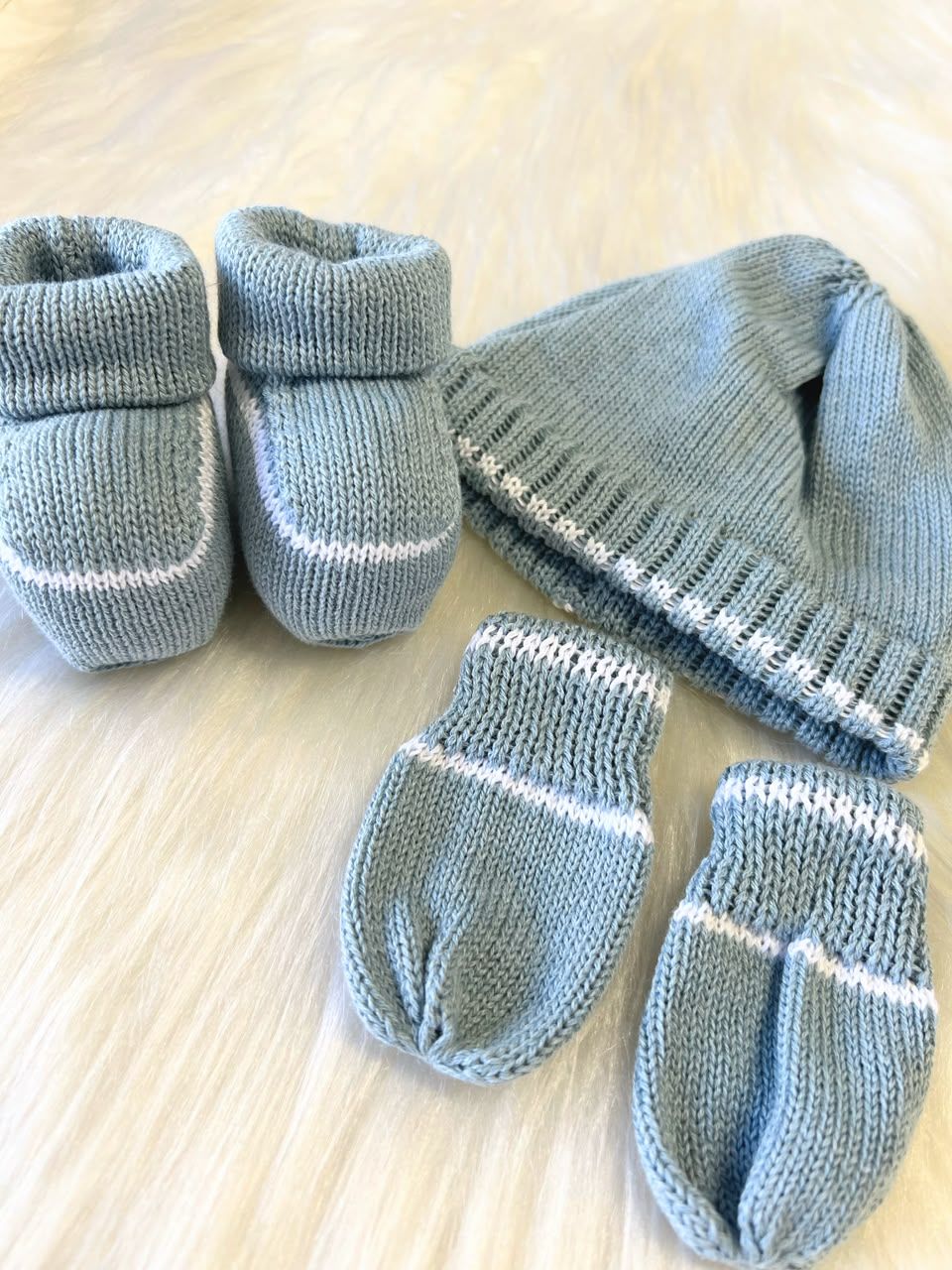 KIT GORRO LUVAS E SAPATINHO THÉO