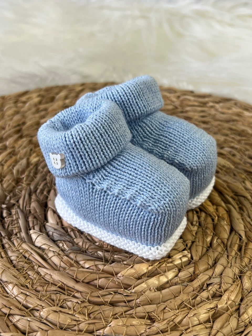 SAPATINHO BEBÊ AZUL COM DETALHE BRANCO
