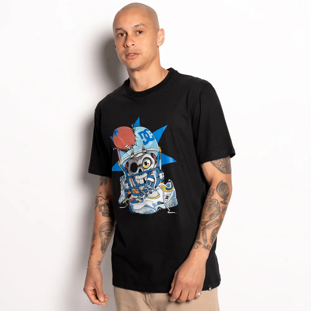 Camiseta Dc Shoes Smashing Helmet Preto