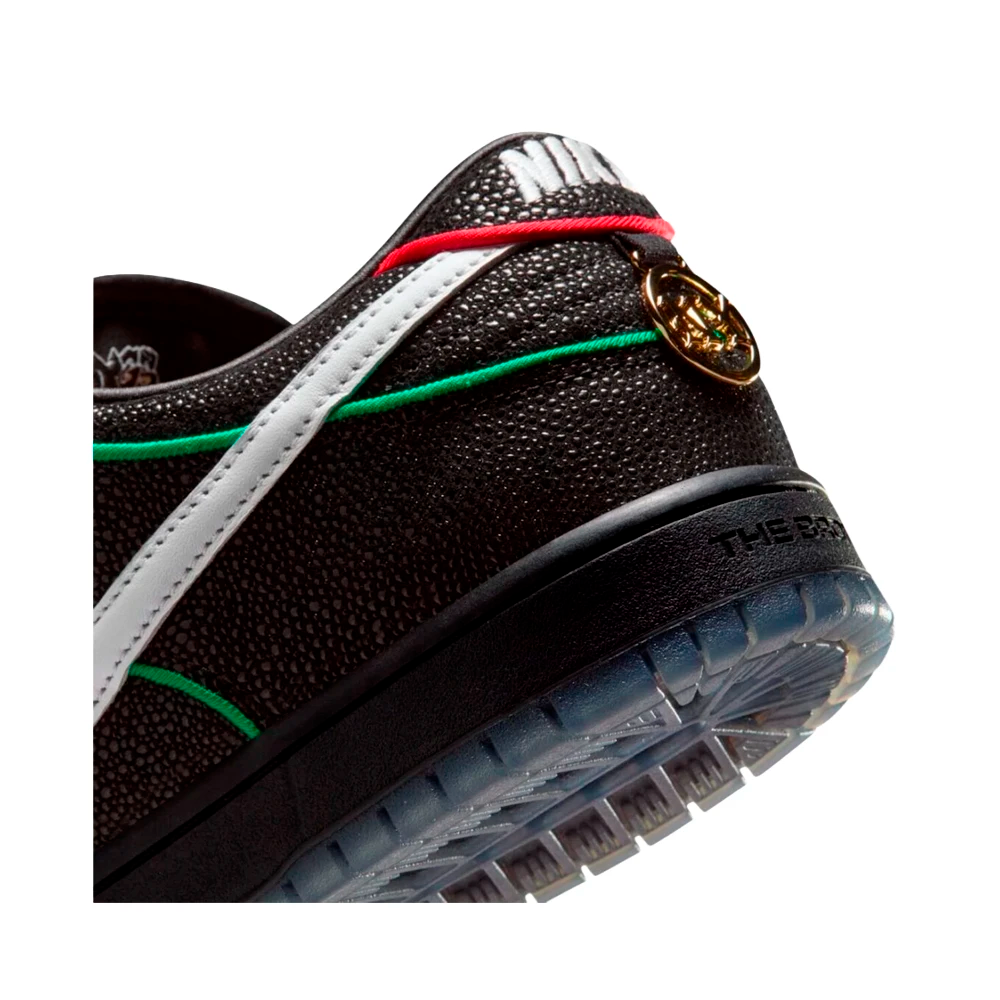 Tênis Nike SB Dunk Low x Bronx Girls Skate