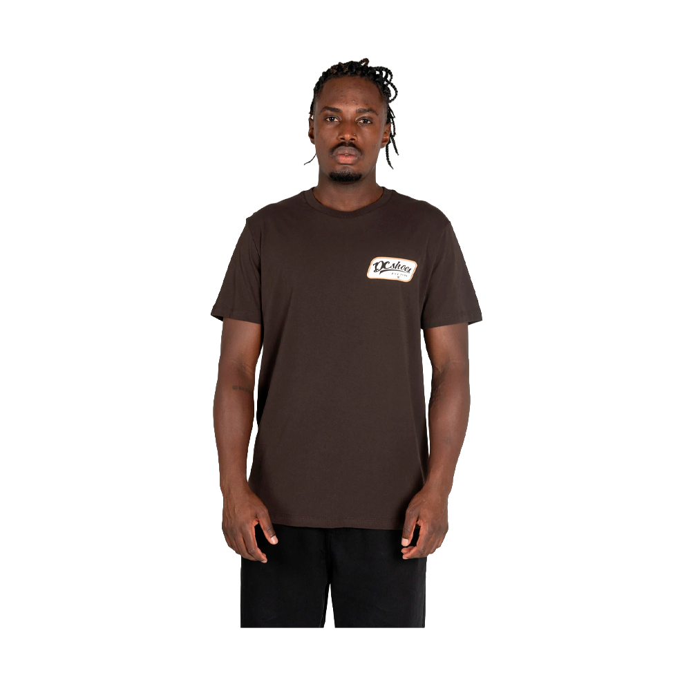 Camiseta DC Shoes Timely Marrom Escuro
