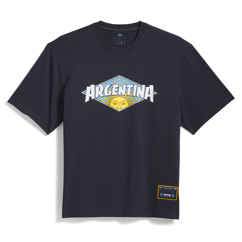 Camiseta Adidas Skateboarding Seleção Argentina x Thrasher Azul Camiseta Adidas Skateboarding Seleção Argentina x Thrasher Azul