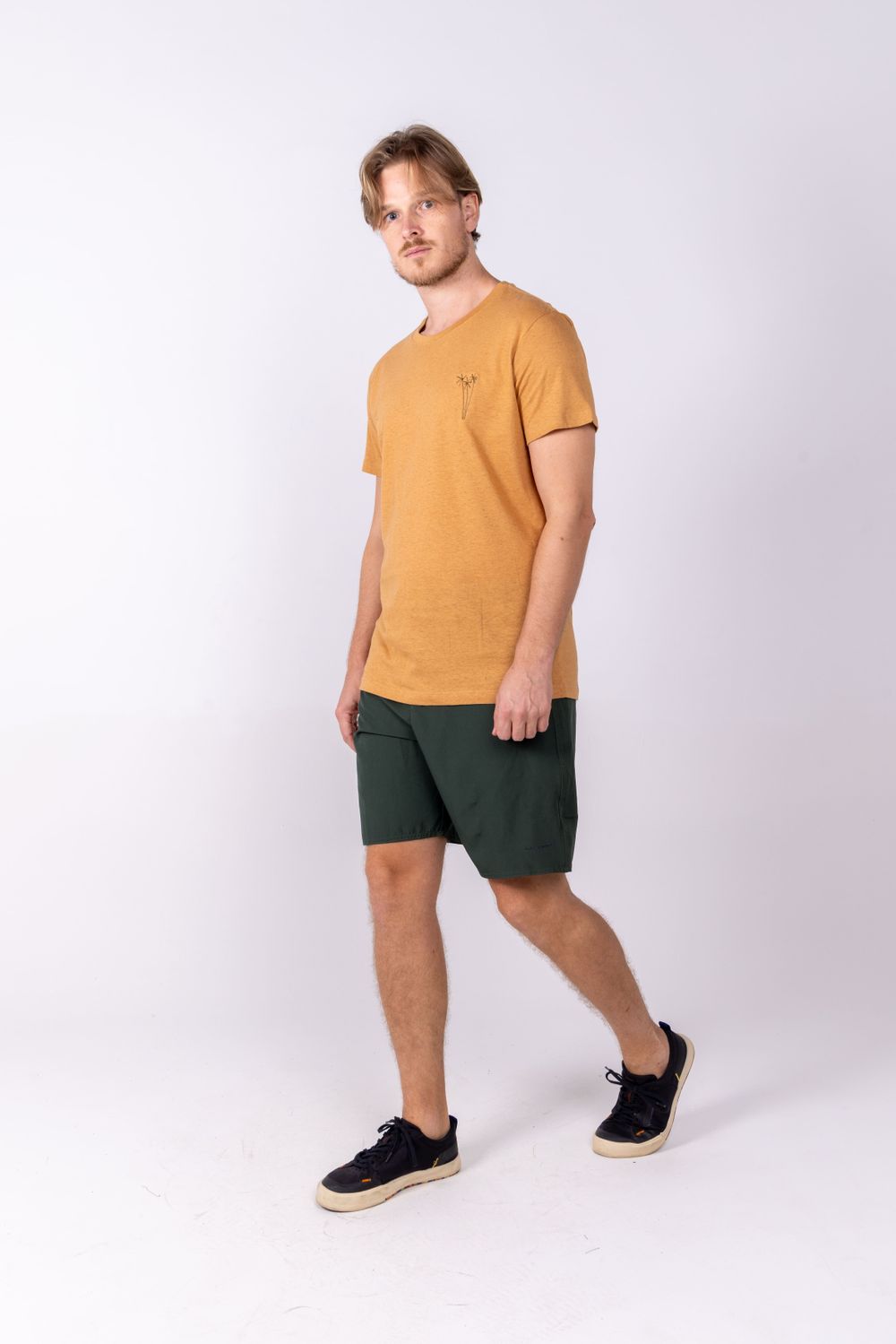T-shirt laranja coqueiro