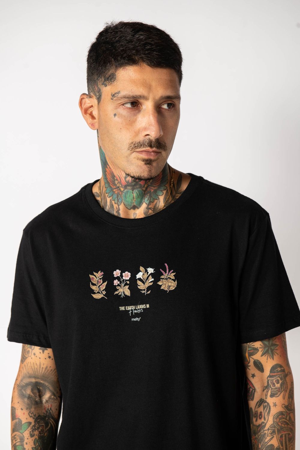 T- Shirt Earth Laughs In Flowers