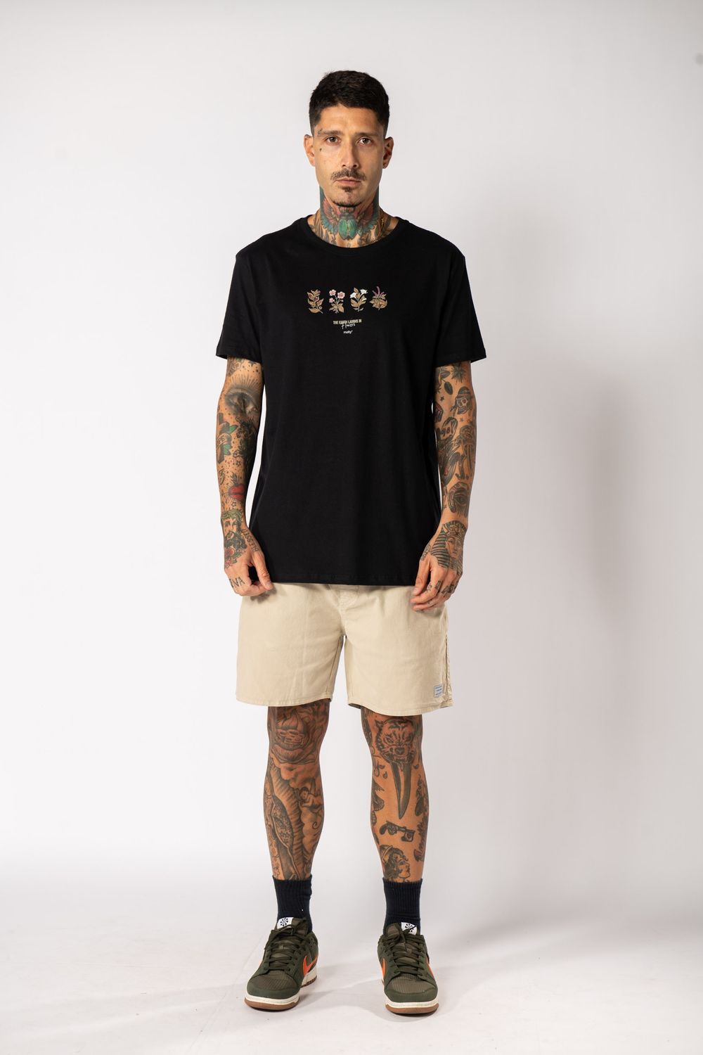 T- Shirt Earth Laughs In Flowers
