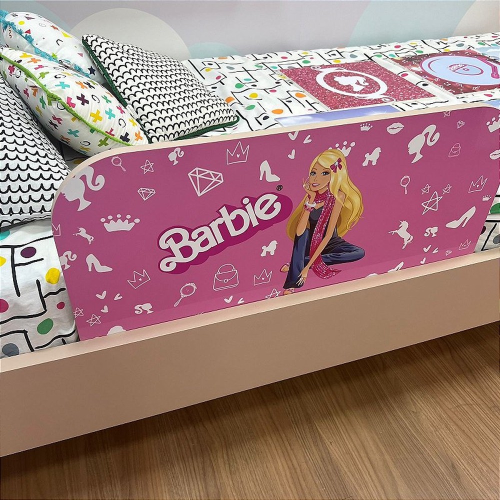 Protetor de cama infantil lateral rosa com tema boneca