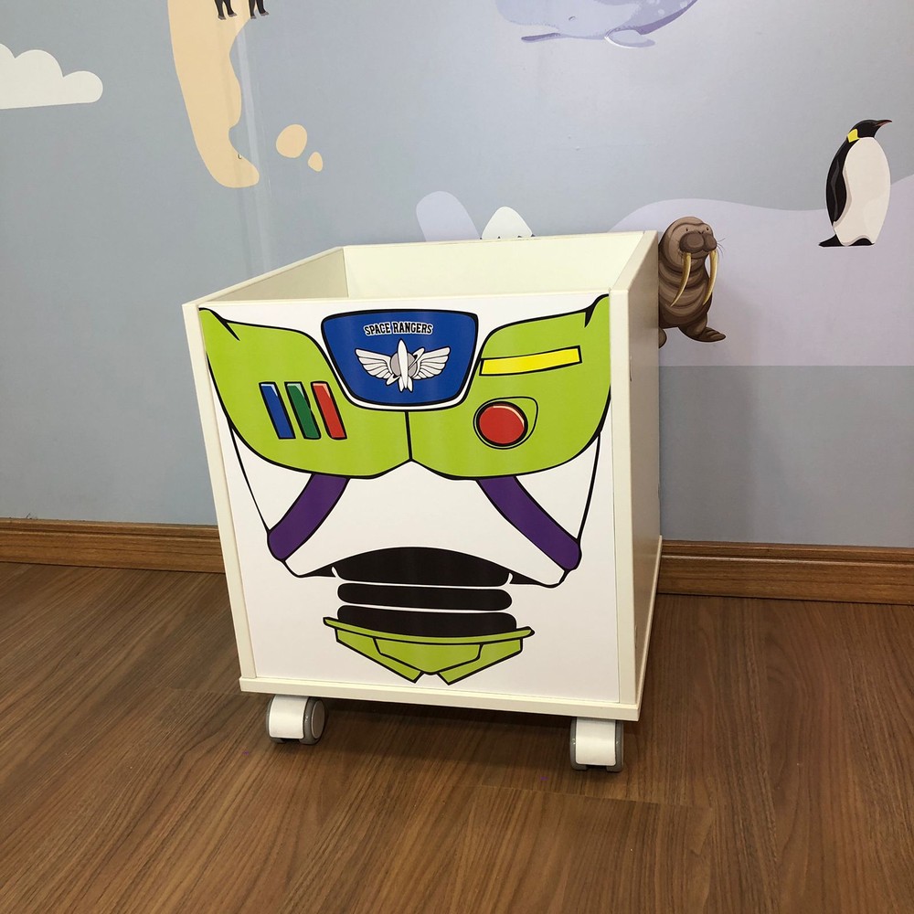 Baú de brinquedos com rodízio e tema Buzz Lightyear