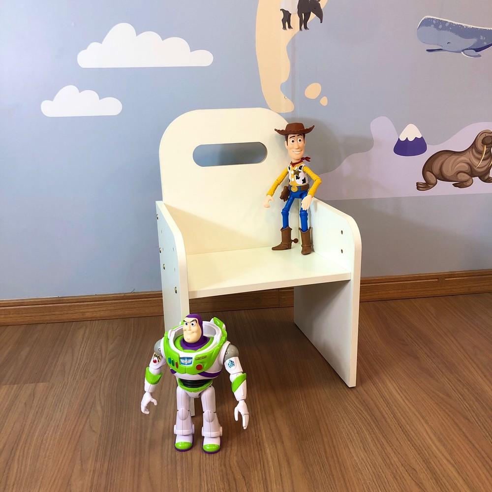 Cadeira infantil com regulagem de altura tema Toy Story