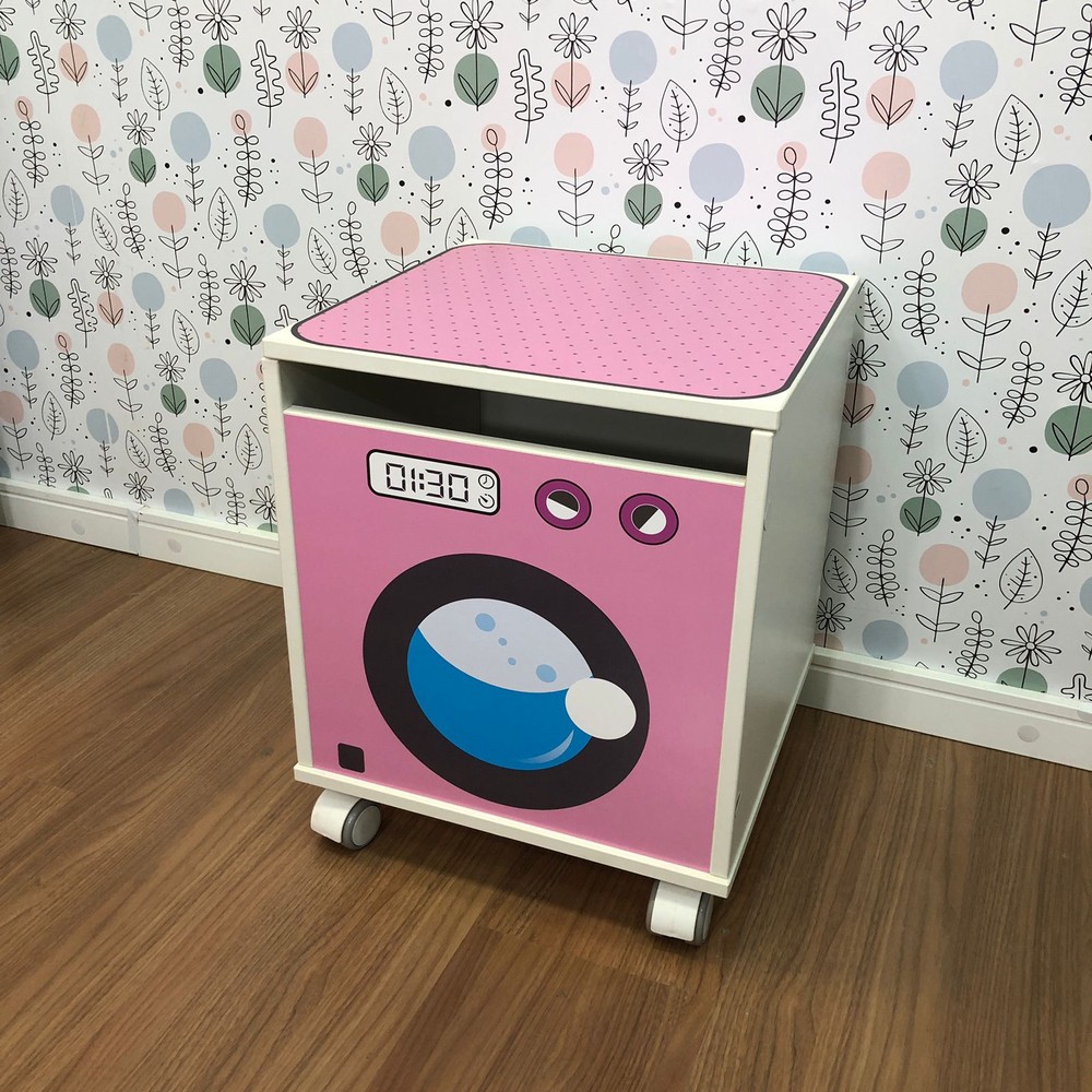 Baú para brinquedos com tampa e rodízio - tema frontal máquina de lavar infantil