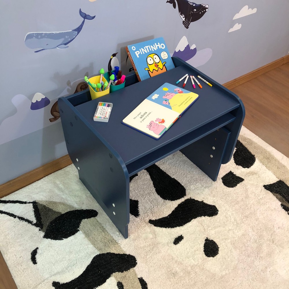 Mesa infantil pequena com regulagem de altura - cor azul