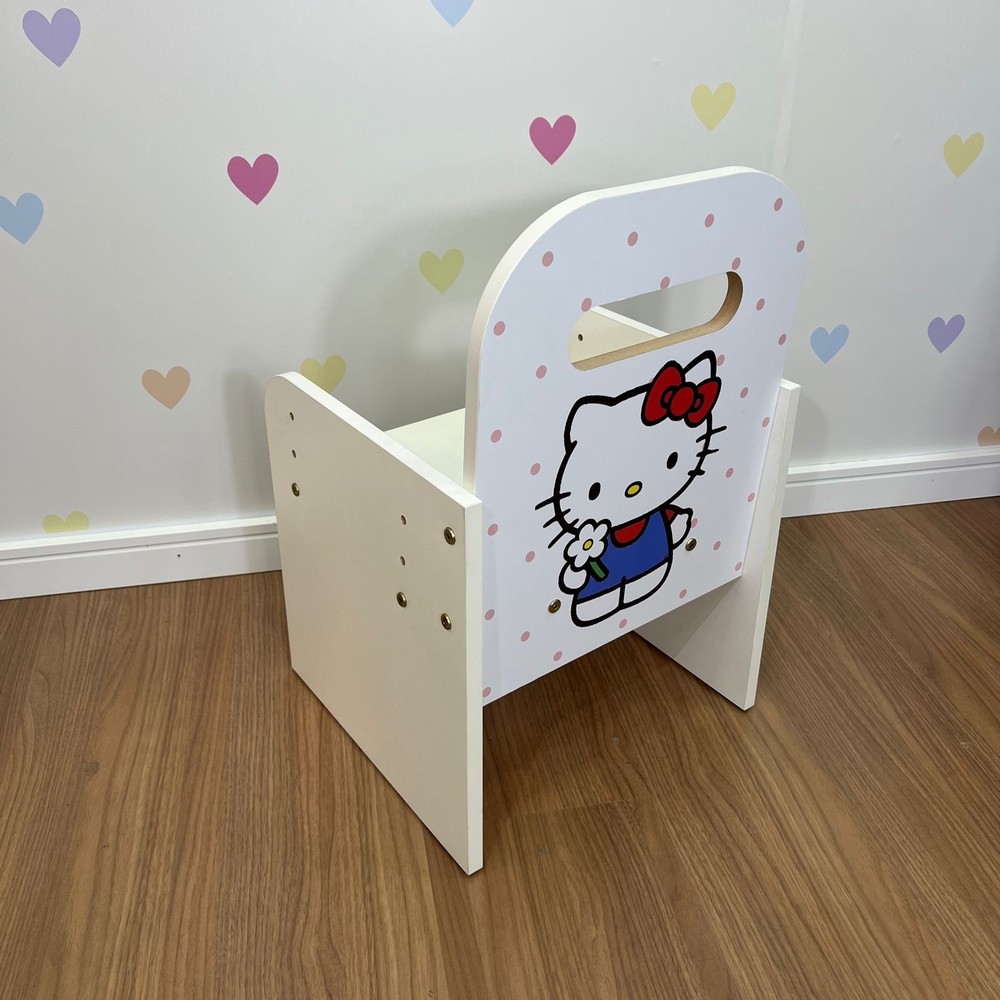 Cadeira infantil com regulagem de altura tema hello kitty