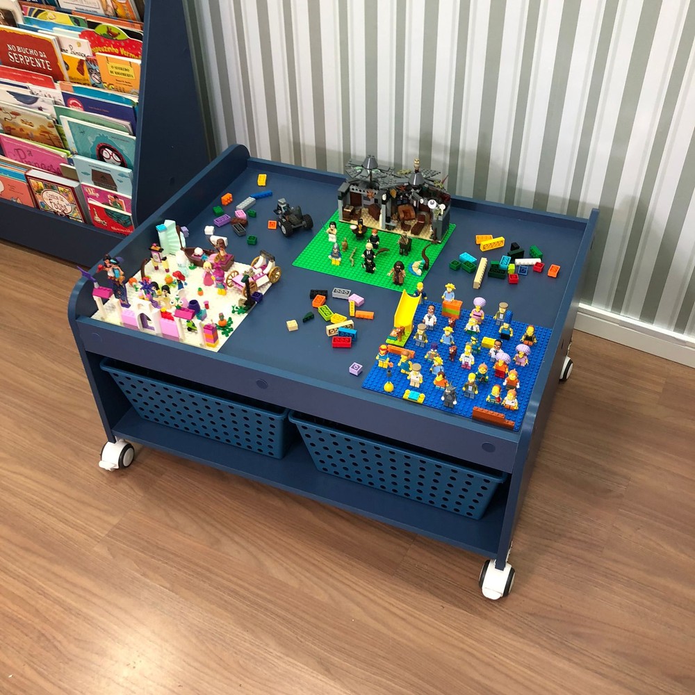 Mesa de centro  azul com 4 caixa one maxi