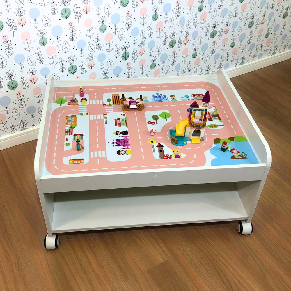 Mesa de centro infantil criativa com tema cidade das princesas 