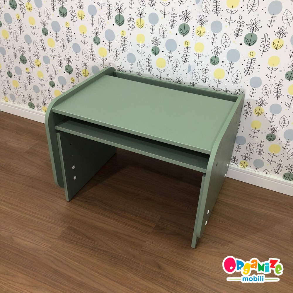 Mesa infantil pequena com regulagem de altura - cor verde