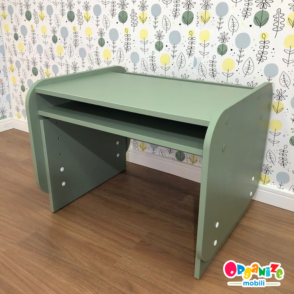 Mesa infantil pequena com regulagem de altura - cor verde