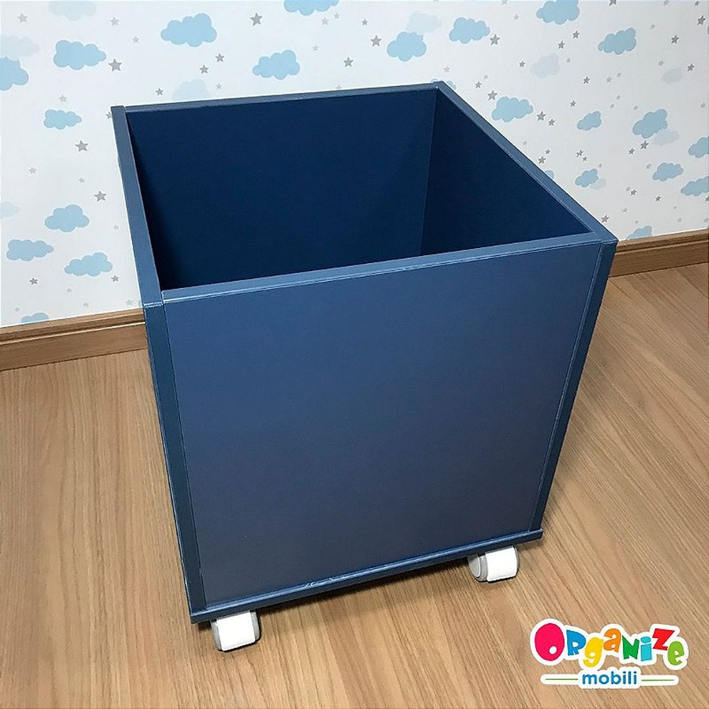 Kit rack para dois baús com um baú e uma cadeira com regulagem.