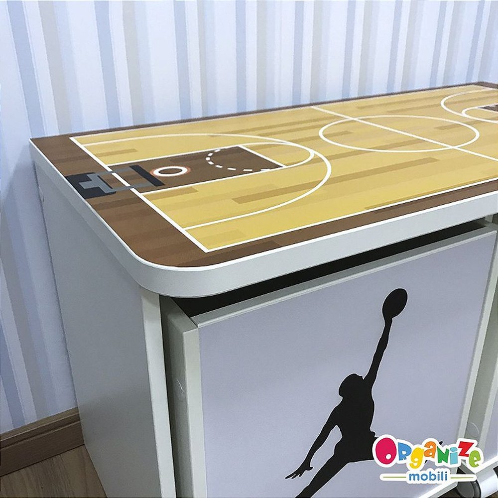 Rack infantil para dois baús tem basquete + dois baús com temas