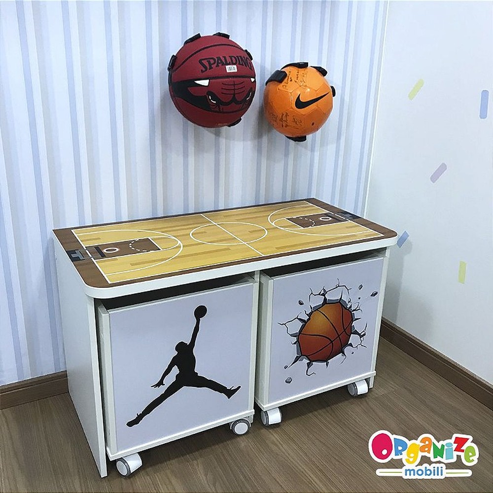 Rack infantil para dois baús tem basquete + dois baús com temas